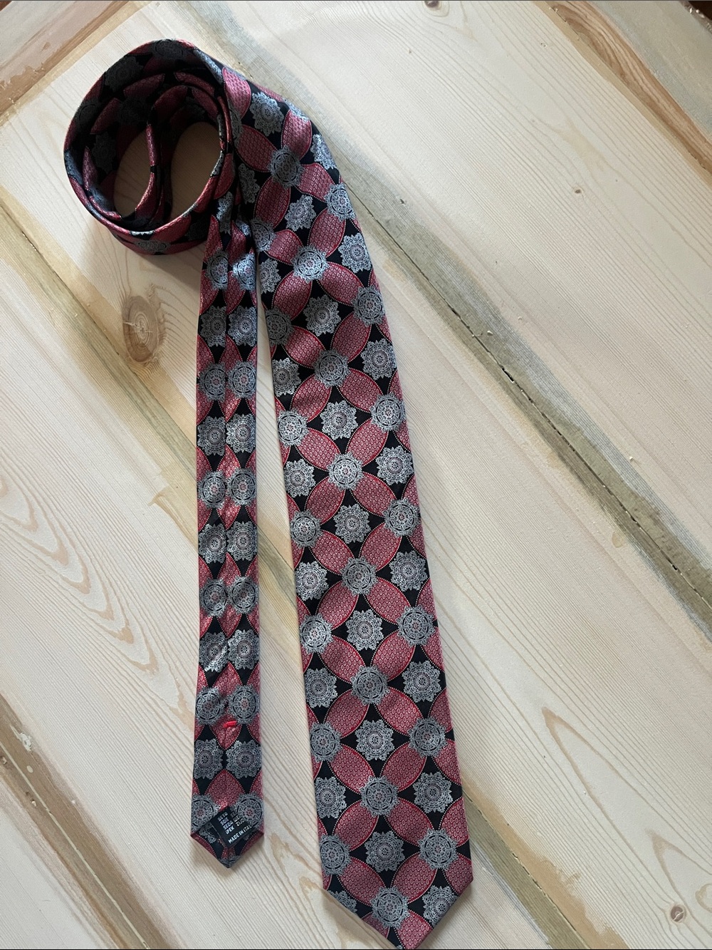 Men's Red, Black Silver Patterned Silk Tie-Modern 3 Inch Width